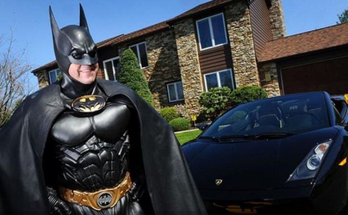 Lenny B. Robinson, il Batman dei bambini, è morto in un incidente stradale