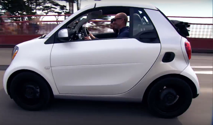 Smart fortwo cabrio MY 2016: il cielo e la città visti da una nuova prospettiva [VIDEO]