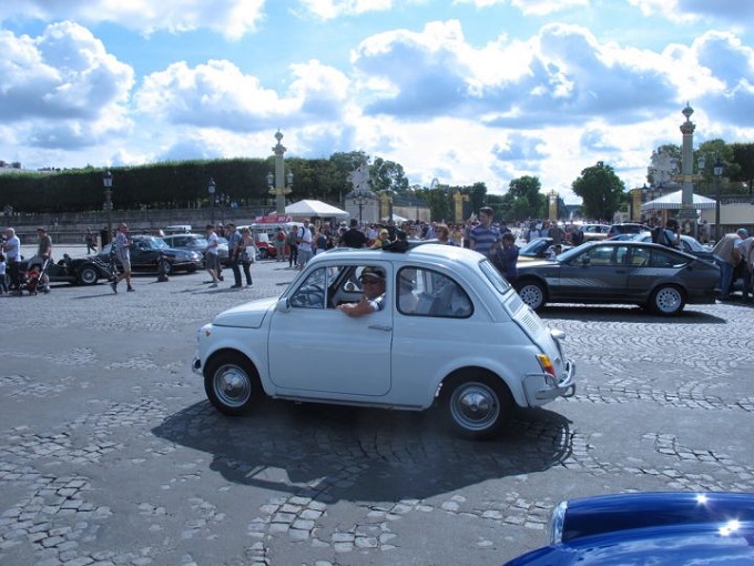 Fiat 500 alla Traversée estivale de Paris en Anciennes [VIDEO]