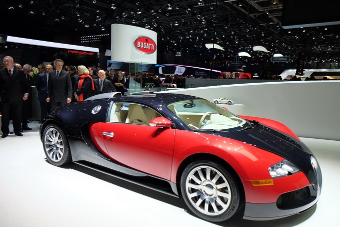 Bugatti Veyron, sotto il segno della massima velocità [VIDEO]