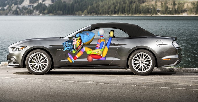 Ford Mustang introduce un nuovo airbag per proteggere le ginocchia