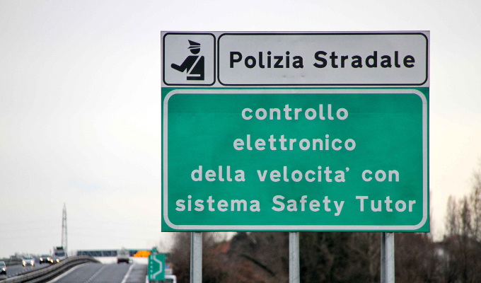 Sistema Tutor: l’occhio vigile sulle autostrade spiegato dalla Polizia di Stato [VIDEO]