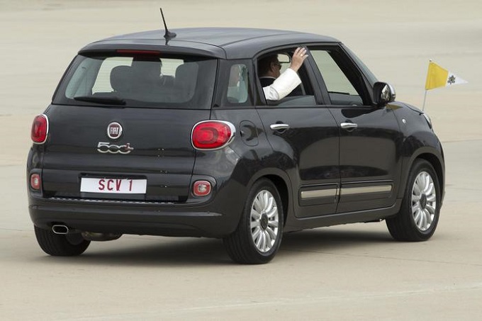 Fiat 500L: Papa Francesco la sceglie per la sua visita in Usa