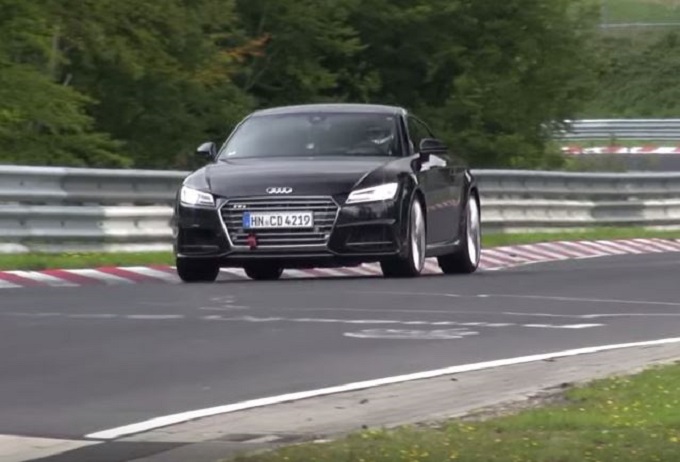 Audi TT RS filmata la prossima generazione tra le curve della pista del Nürburgring [VIDEO SPIA]