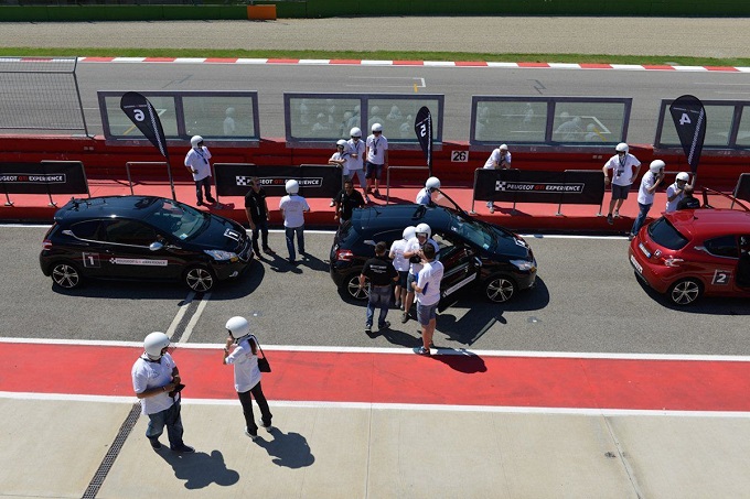 Peugeot Driving Experience, dopo il successo estivo si scende in pista anche in autunno