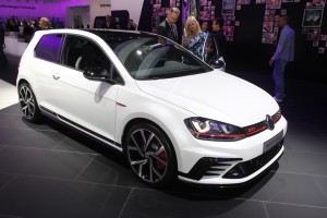 Volkswagen Golf GTI Clubsport, il modello di serie da 265 CV è al Salone di Francoforte [FOTO LIVE]