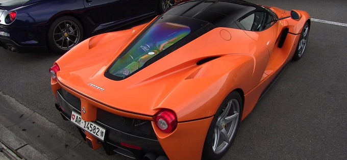 Ferrari LaFerrari, un modello tutto arancione è stato “pizzicato” a Spa [VIDEO]