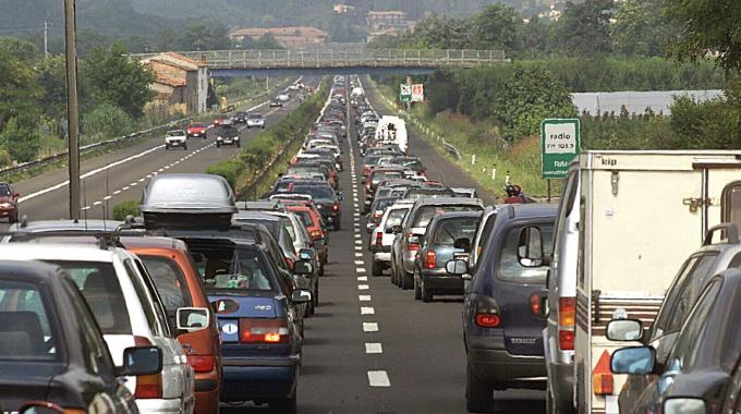 Incidente sulla A4: tir travolge cantiere, investito e ucciso un operaio di 50 anni