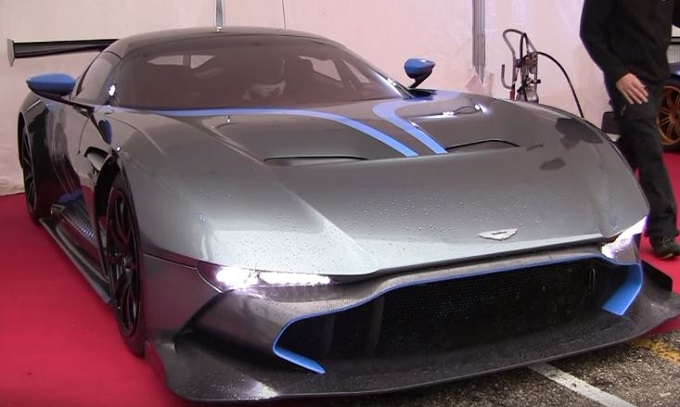 Aston Martin Vulcan, orecchie spalancate per il seducente rombo del V12 da oltre 800 CV [VIDEO]