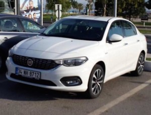 Fiat Egea immortalata col corpo di produzione [FOTO SPIA]