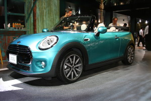 Nuova MINI Cooper Cabrio in mostra al Salone di Tokyo 2015 [FOTO]