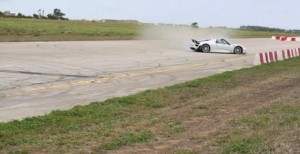 Porsche 918 Spyder, a Malta finisce fuori pista e ferisce 26 persone [VIDEO]
