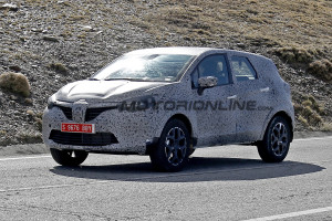 Renault Grand Captur, primi scatti rubati del nuovo crossover francese [FOTO SPIA]