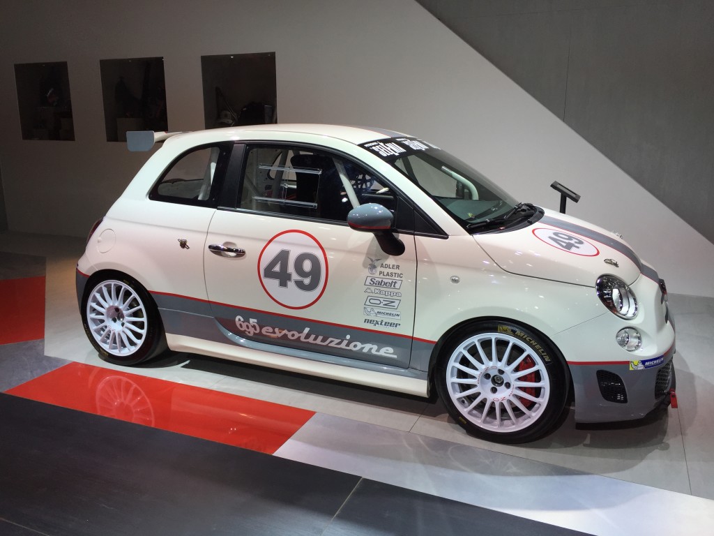 Abarth al Salone di Dubai 2015 in vista del debutto in Medio Oriente e Nord Africa