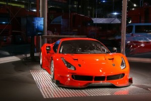 Ferrari 488 GT3, Fisichella mostra la nuova GT del Cavallino [FOTO]