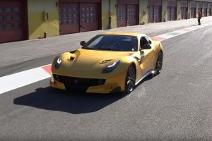 Ferrari F12tdf stella alle Finali Mondiali, Vettel offre un passaggio a Marchionne [VIDEO]