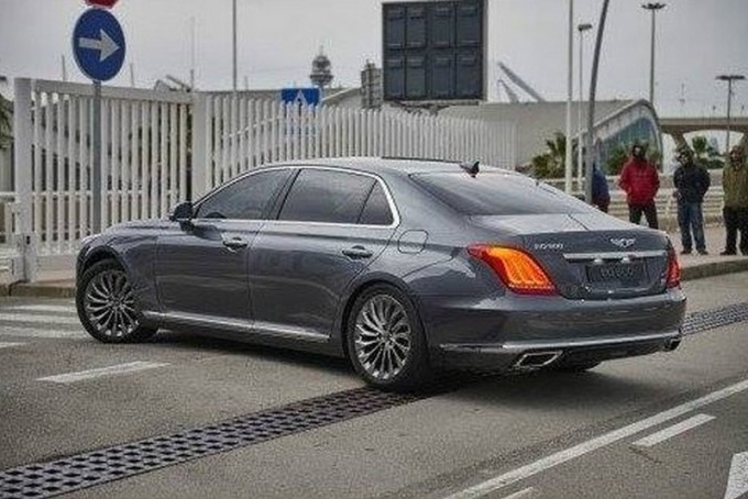 Genesis G90, la nuova berlina premium spiata a pochi giorni dal debutto [FOTO SPIA]