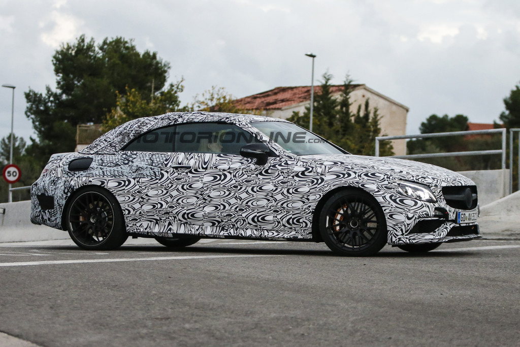 Mercedes C63 AMG Cabrio, il nuovo modello immortalato per la prima volta [FOTO SPIA]