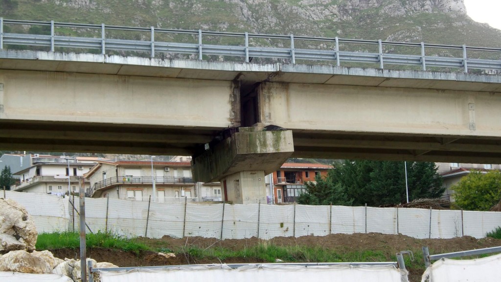 Palermo-Sciacca, si inclina un pilone sulla strada statale 624