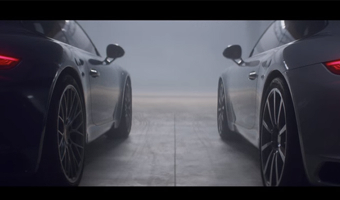 La nuova Porsche 911 sfida la vecchia nell’ultimo spot