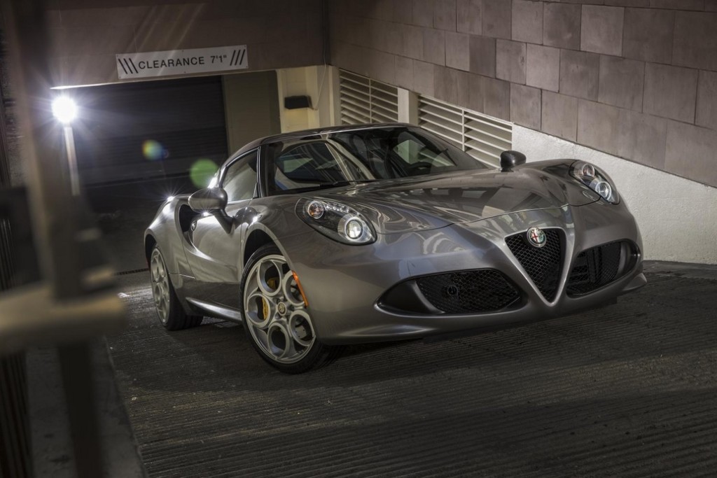 Alfa Romeo 4C, novità per Coupé e Spider nel model year 2016 al Salone di Detroit [FOTO]