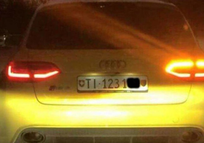 Audi RS4 gialla trovata bruciata vicino Treviso, nessuna traccia dei tre banditi