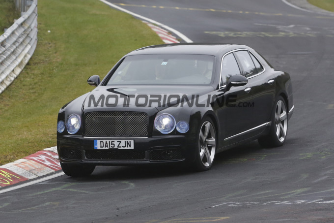 Bentley Mulsanne, il facelift catturato al Nürburgring [VIDEO SPIA]