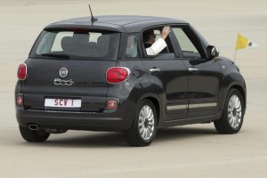 La Fiat 500L di Papa Francesco sarà venduta all’asta per beneficenza