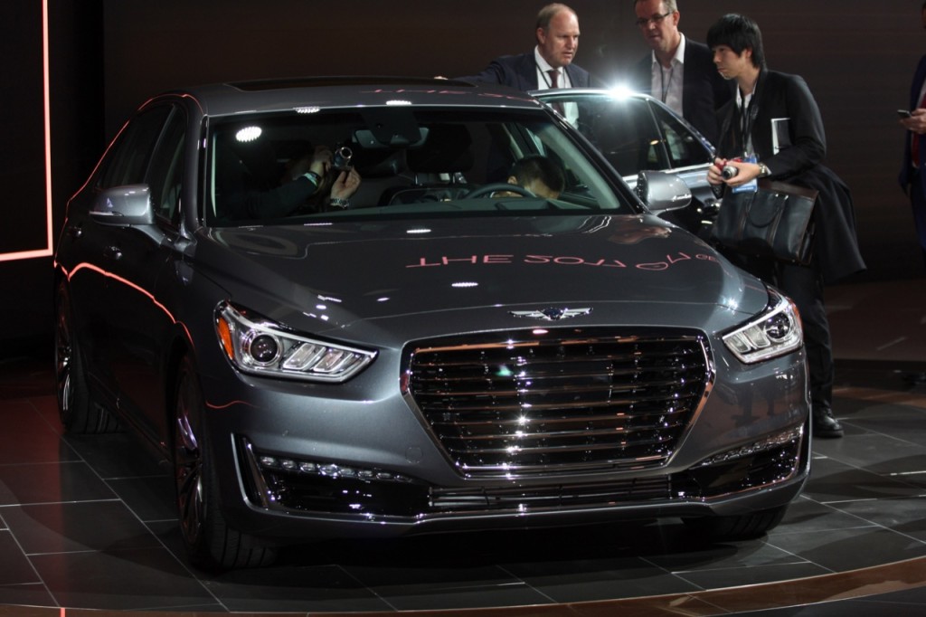 Genesis G90, l’ammiraglia del nuovo brand premium è in bella mostra a Detroit [FOTO LIVE]