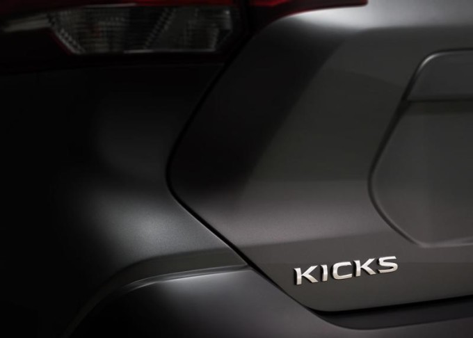 Nissan Kicks diventerà un nuovo crossover compatto di serie [TEASER]