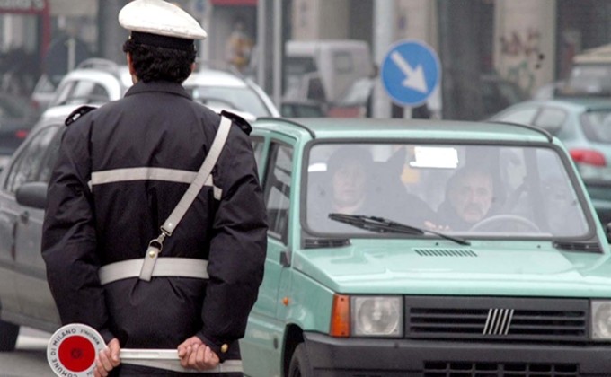 Smog, a Napoli revocato il blocco delle auto: da oggi si circola