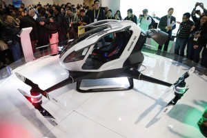 Ehang 184, il drone gigante che trasporta le persone: al CES 2016 nuovo passo verso l’auto volante