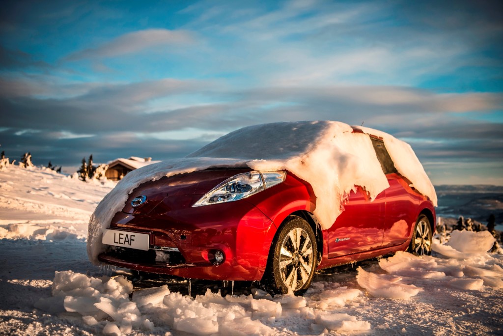 Nuova Nissan Leaf rompe il ghiaccio e arriva nelle concessionarie [VIDEO]