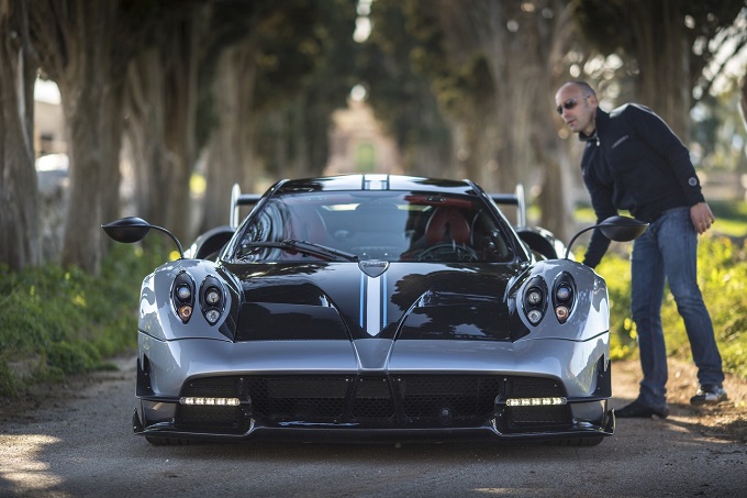 Pagani Huayra BC: la supercar dedicata a Benny Caiola si mostra in un VIDEO UFFICIALE