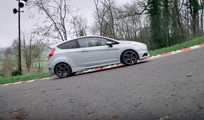 Ford Fiesta ST200: essenza vivace dallo stile compatto [VIDEO]