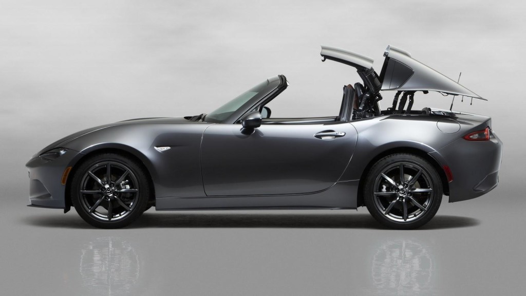 Mazda MX-5 RF, la sportivetta col tetto retrattile debutta a New York [FOTO e VIDEO]