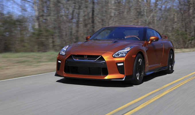 Nissan GT-R MY 2017: performance ridefinite [VIDEO]