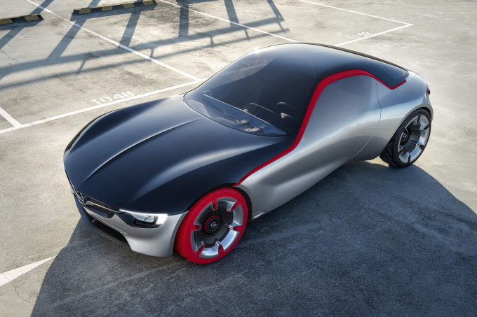 Opel GT, la grande tradizione del Fulmine invade la Techno Classica 2016