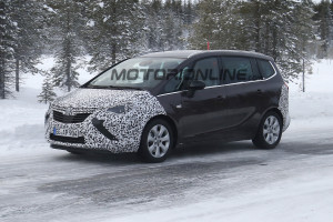 Opel Zafira Tourer MY 2017, immortalato il facelifit [FOTO SPIA]