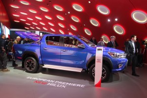 Nuovo Toyota Hilux, l’imponenza del pick-up giapponese al Salone di Ginevra 2016 [FOTO LIVE]