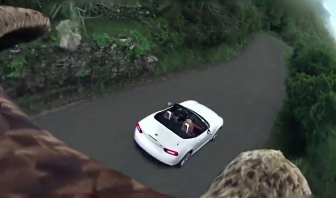 Fiat 124 Spider: un senso di libertà da apprezzare a tetto aperto [VIDEO]
