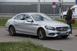 Mercedes Classe C, si lavora già sul restyling [FOTO SPIA]