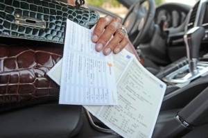 Bollo auto addio con l’aumento delle accise sul carburante, la proposta di legge