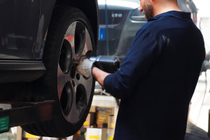 Gomme auto: si passa alle estive, il 15 aprile scade l’obbligo di pneumatici invernali o catene a bordo