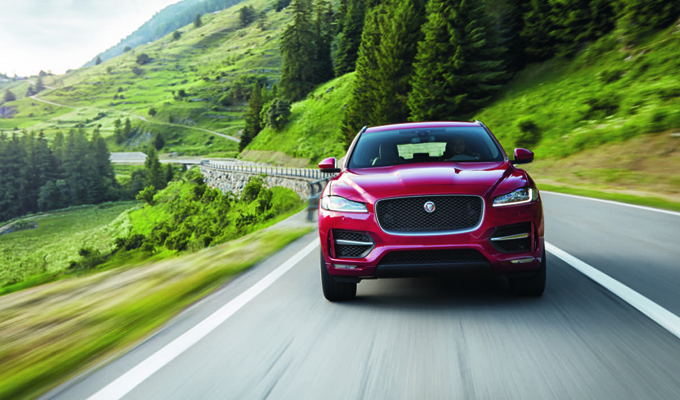 Jaguar F-Pace: altra curiosa sfida che mette in risalto versatilità e potenza [VIDEO]