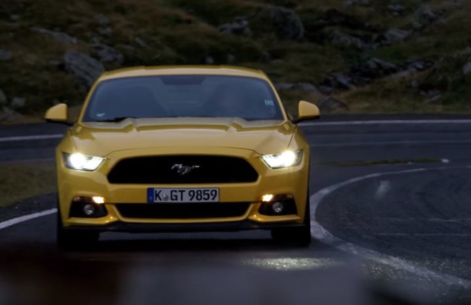 Ford Mustang in viaggio per assaporare la Transfagarasan [VIDEO]