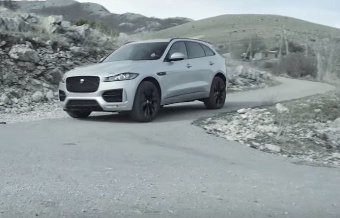 Jaguar F-Pace, agilità in bella mostra in Montenegro [VIDEO]