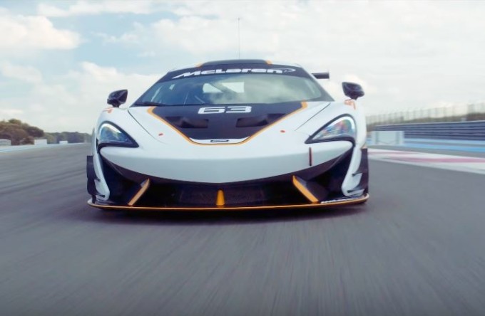 McLaren 570S Sprint: motore acceso per sfrecciare verso Goodwod [VIDEO]