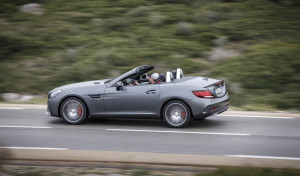 Mercedes SLC: sfoggiare una passione per l’estate tutto l’anno [VIDEO]