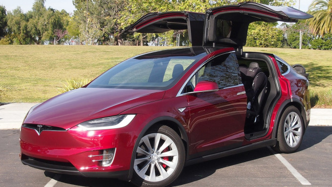 Tesla Model X: le prime consegne in Europa entro fine mese